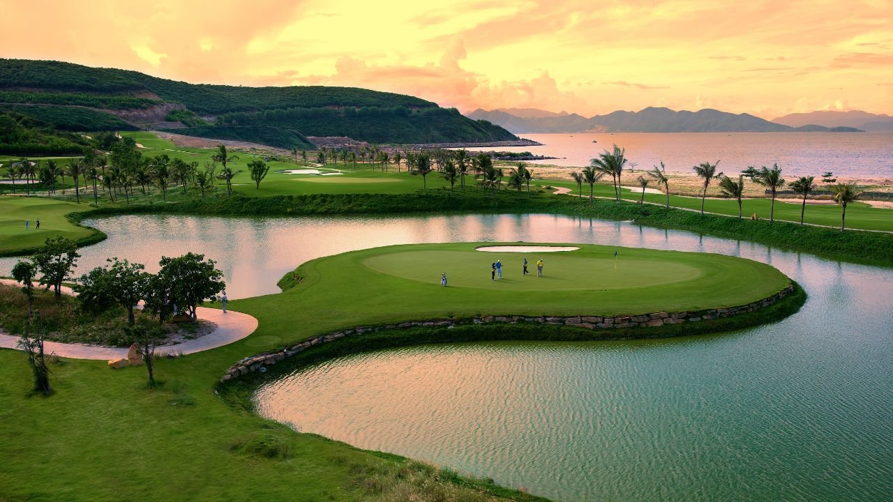 Best Golf Courses with Water